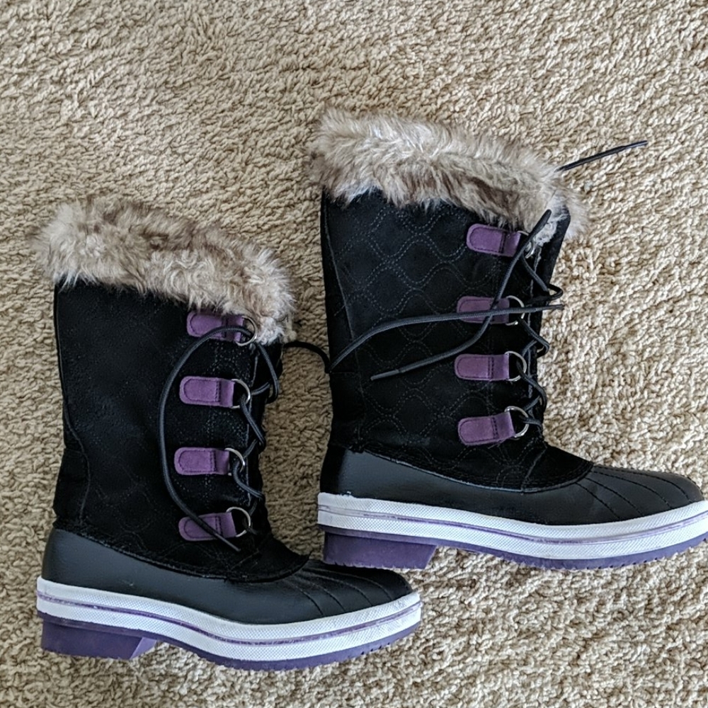 Snow boots